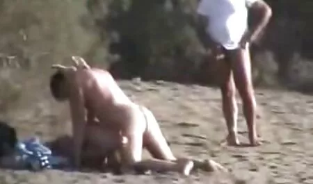 Sa vieille sex gratuit hd grosse chatte est clouée par deux bites