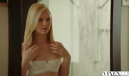 Granny video film sex gratuit aux cheveux gris en plein air sucer et baiser