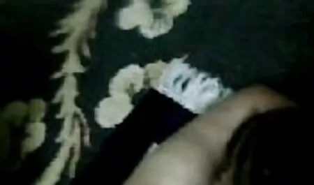 2 Anhalterinnen vidéo x porno vidéo x BJ