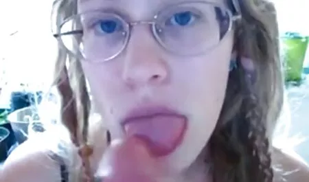 Tia le video porno Cherry votre salope au bureau