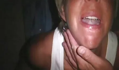 Une blonde sexy reçoit une leçon anale xxx vidéo pornographique