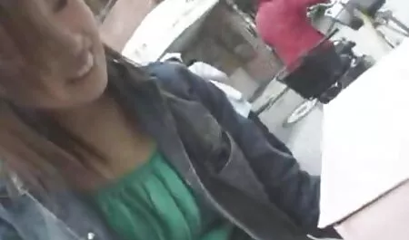 Mère surprend son petit ami en train de se branler vidéo porno jeune femme