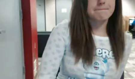 MILF enseigne une jeune fille chaude video porno femme gros sein
